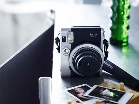 Fujifilm Instax Mini 90: Kamera Instant Dengan Gaya Retro 21 fuji_instax_mini_90