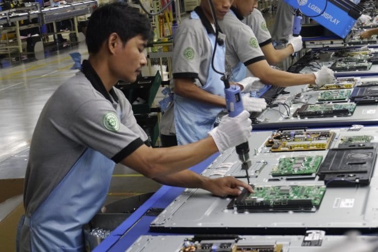 Lg 3 Walau di produksi di Indonesia pihak LG mengatakan untuk komponen 90 persen masih di impor dari Korea