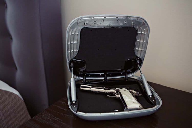 The Gun Box: Kotak Penyimpan Pistol dengan Sensor Biometrik & RFID 21 The Gun Box-2