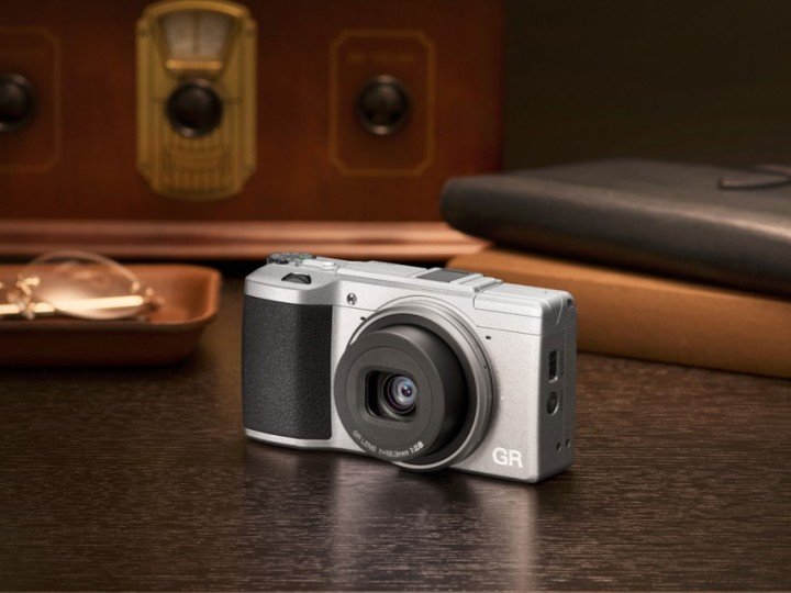 Ricoh GR II Silver Edition 1 Ricoh GR II Silver Edition-1
