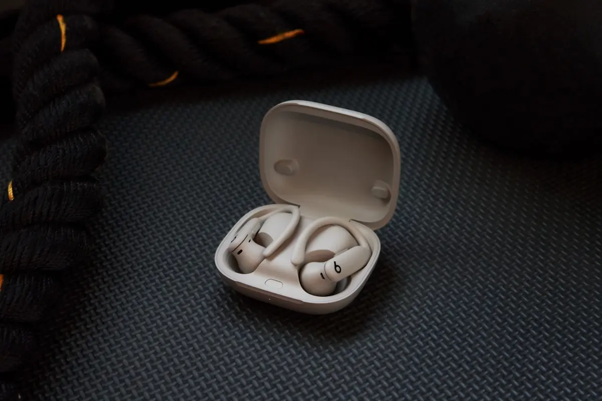 Beats Powerbeats Pro 2: Standar Baru TWS Olahraga dengan Sensor Detak Jantung 26 Beats Powerbeats Pro 2 2