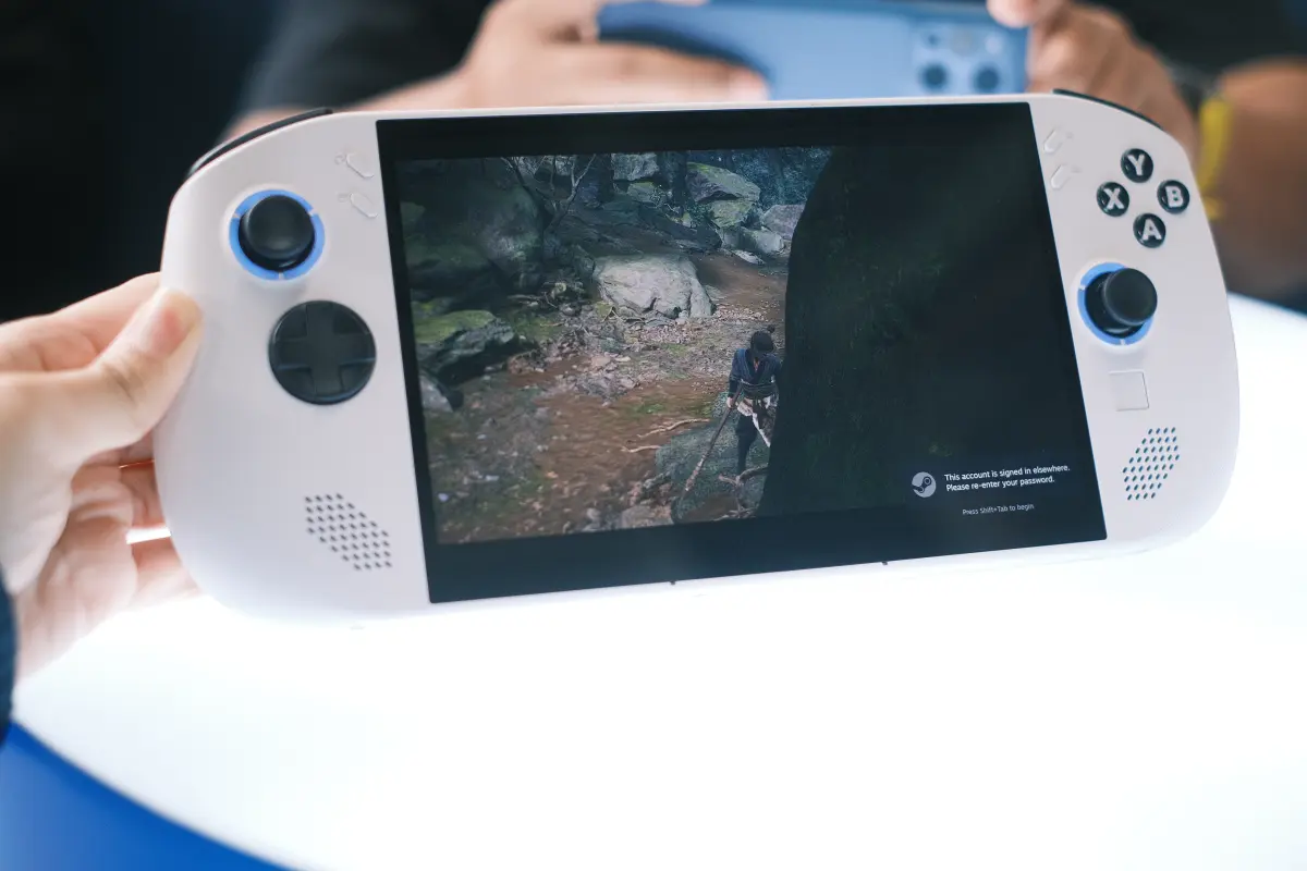 Lenovo Legion Go S 3