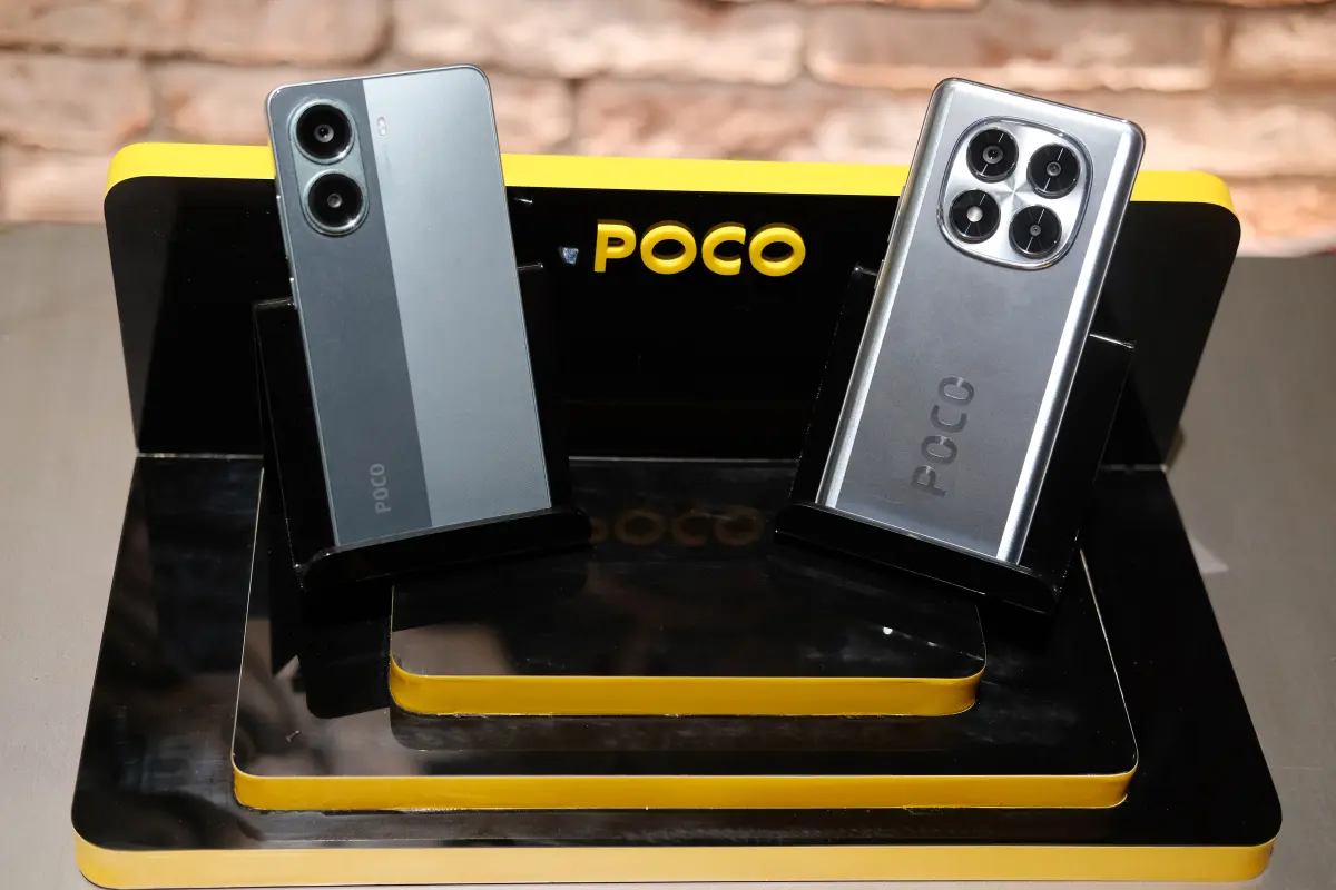 POCO X7 Series Resmi Hadir di Indonesia, Harga Mulai 3 Jutaan Rupiah 25 POCO X7 Pro 5G (Kiri) dan X7 5G (Kanan)