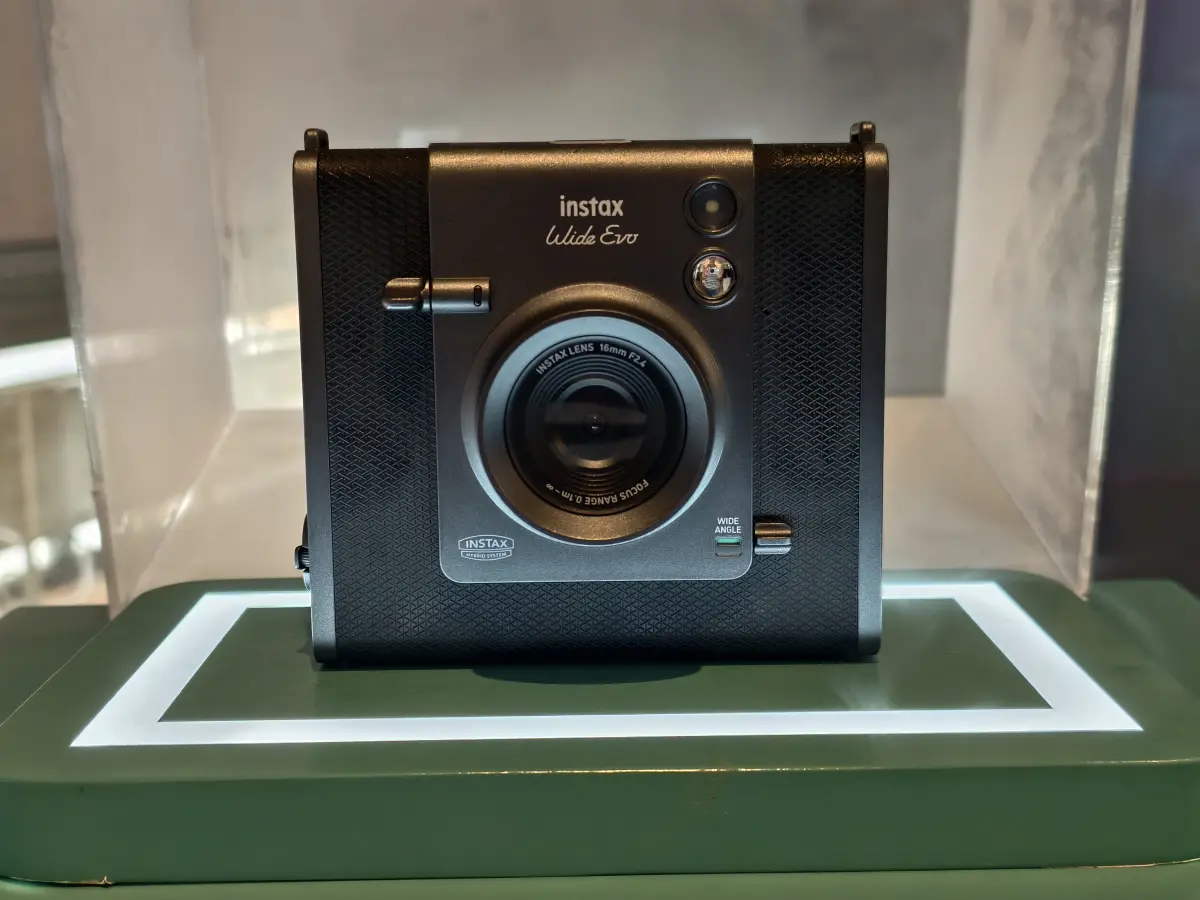 fujifilm instax Wide EVO 2a