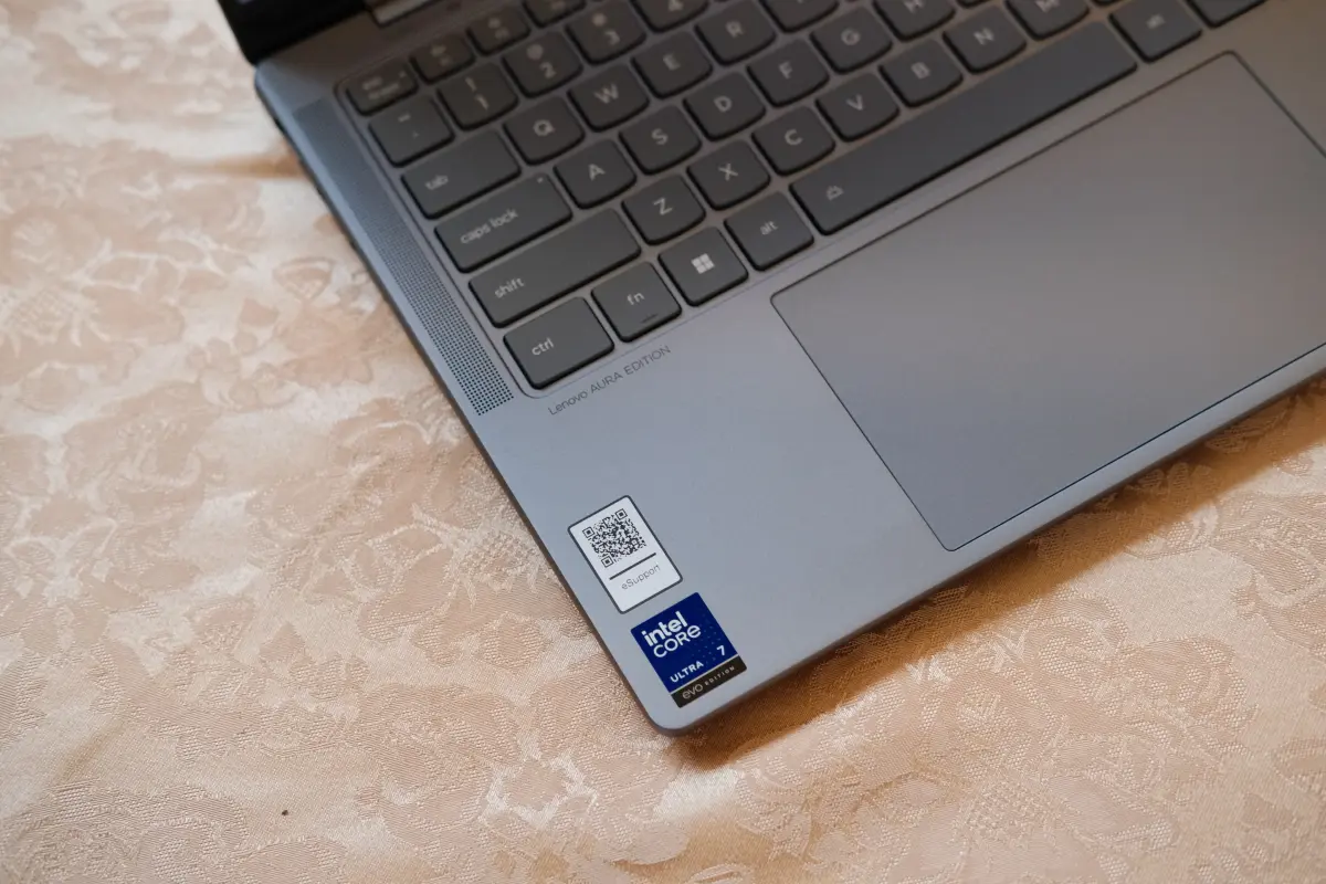 Lenovo YOGA Slim 7i Aura Edition-