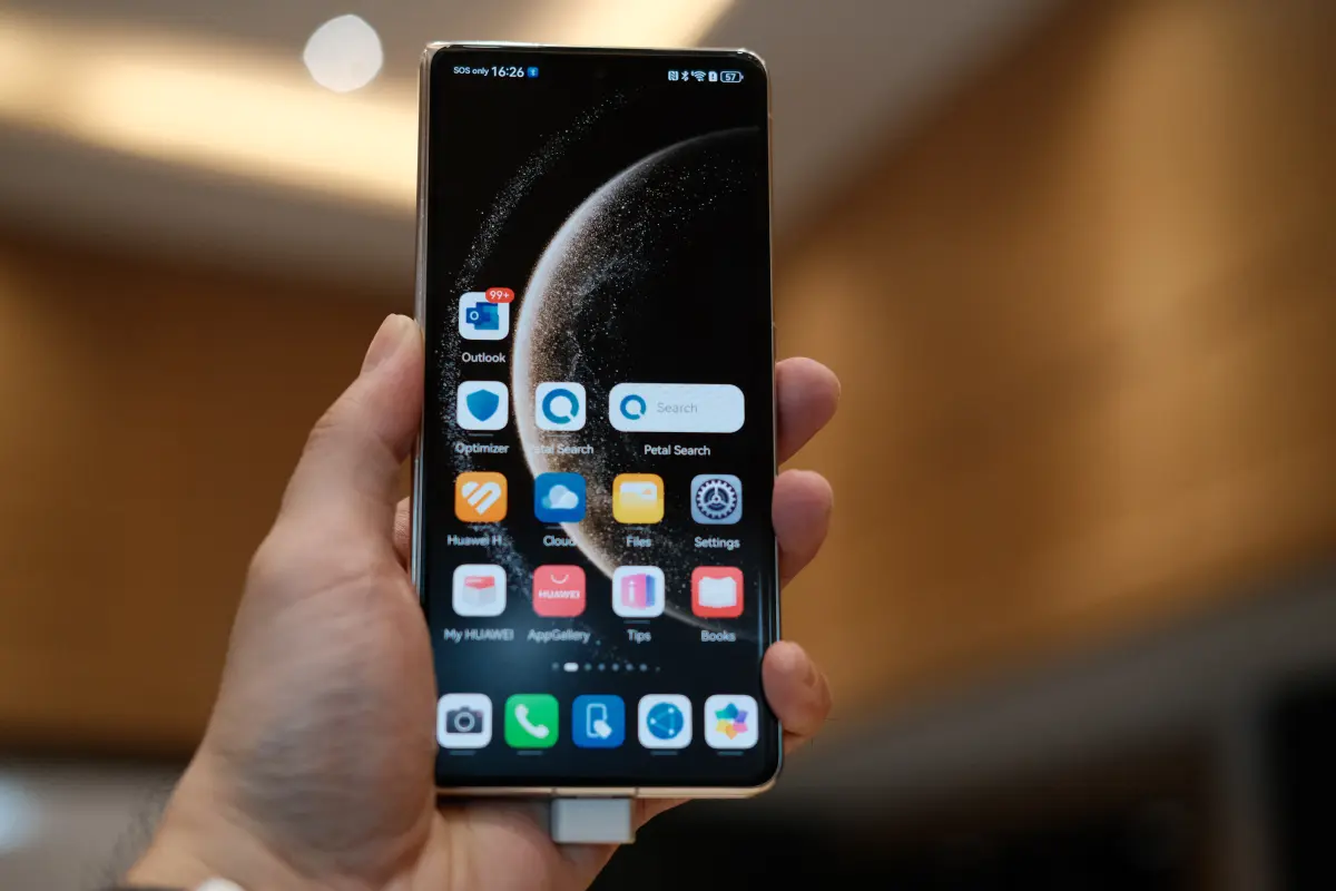 Harga 24,99 Juta Rupiah, Huawei Mate X6 Resmi Hadir di Indonesia 24 huawei Mate X6 4